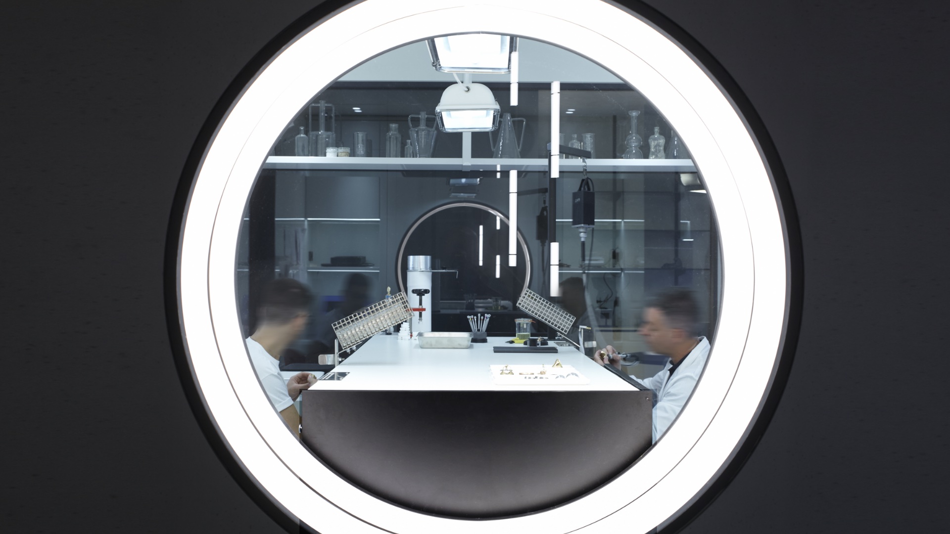 Il laboratorio Dreamboule di Brera visto attraverso l'oblò